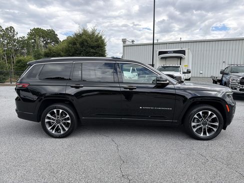 Used 2022 Jeep Grand Cherokee L Overland w/ Luxury Tech Group IV AWD/4WD image 9