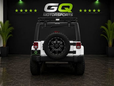 Used 2017 Jeep Wrangler Unlimited Sahara w/ Connectivity Group AWD/4WD image 6