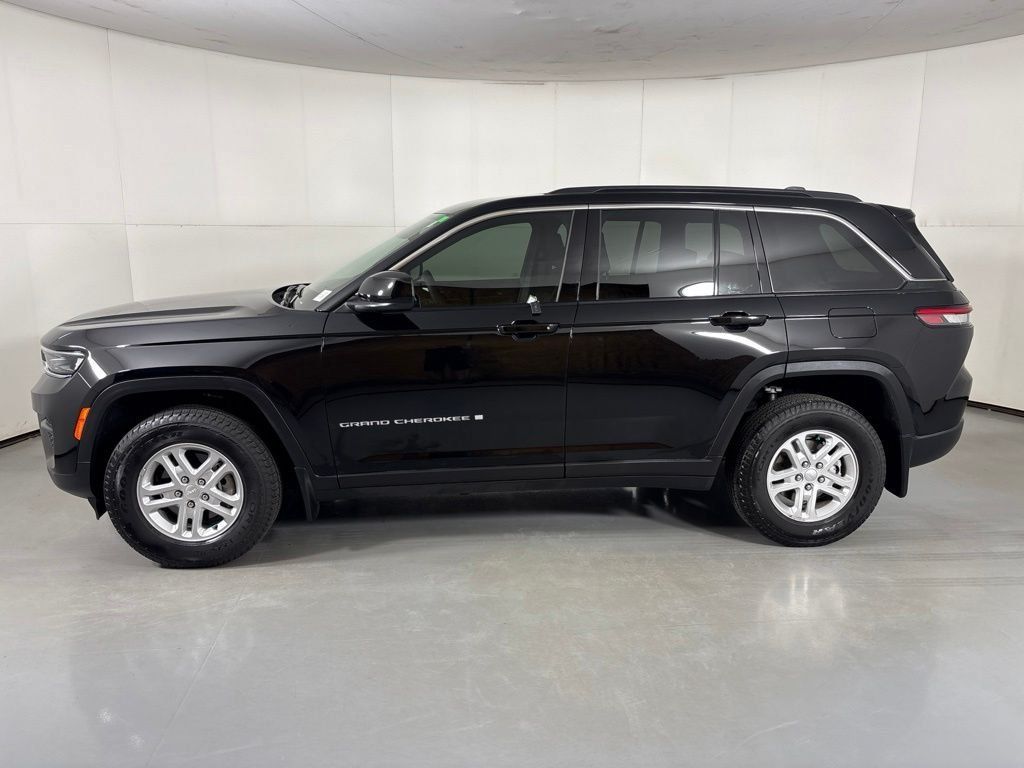 Used 2025 Jeep Grand Cherokee Laredo w/ MOPAR Finishing Package RWD image 5