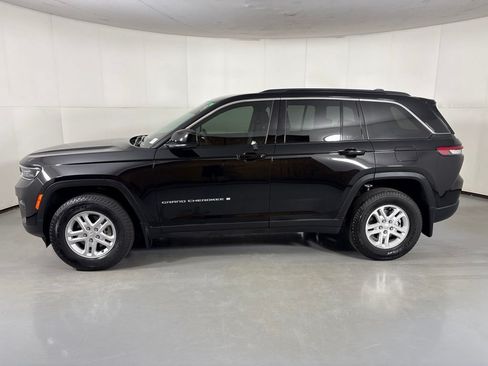 Used 2025 Jeep Grand Cherokee Laredo w/ MOPAR Finishing Package RWD image 5