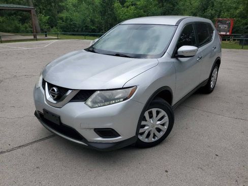 Used 2015 Nissan Rogue S image 2