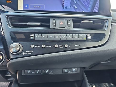 Certified 2025 Lexus ES 300h w/ Premium Package image 24
