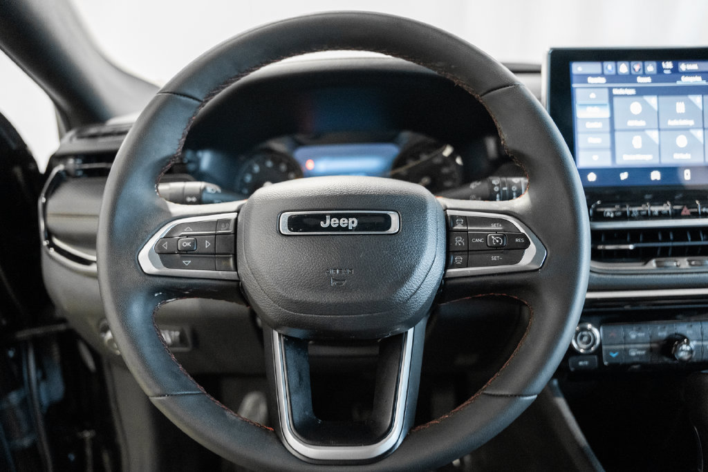 Certified 2025 Jeep Compass Trailhawk AWD/4WD image 23