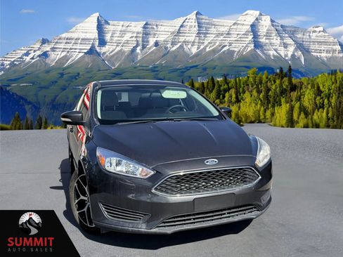 Used 2017 Ford Focus SE FWD image 1