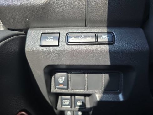 Used 2025 Nissan Frontier PRO-4X AWD/4WD image 10