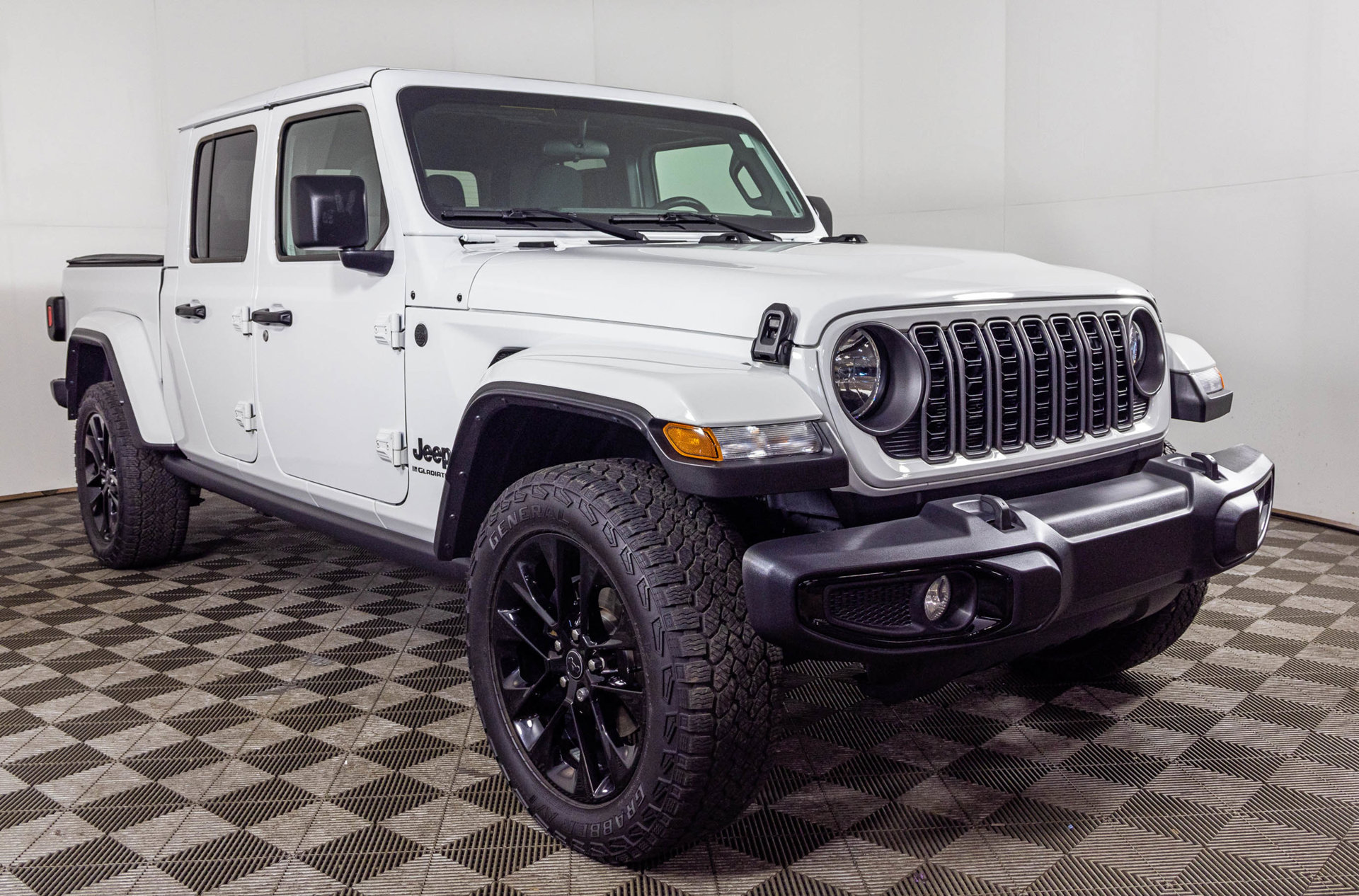 Used 2025 Jeep Gladiator Sport AWD/4WD image 9