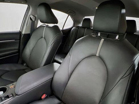 Used 2021 Toyota Camry XSE image 11