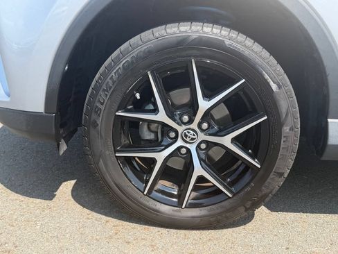 Used 2017 Toyota RAV4 SE FWD image 11