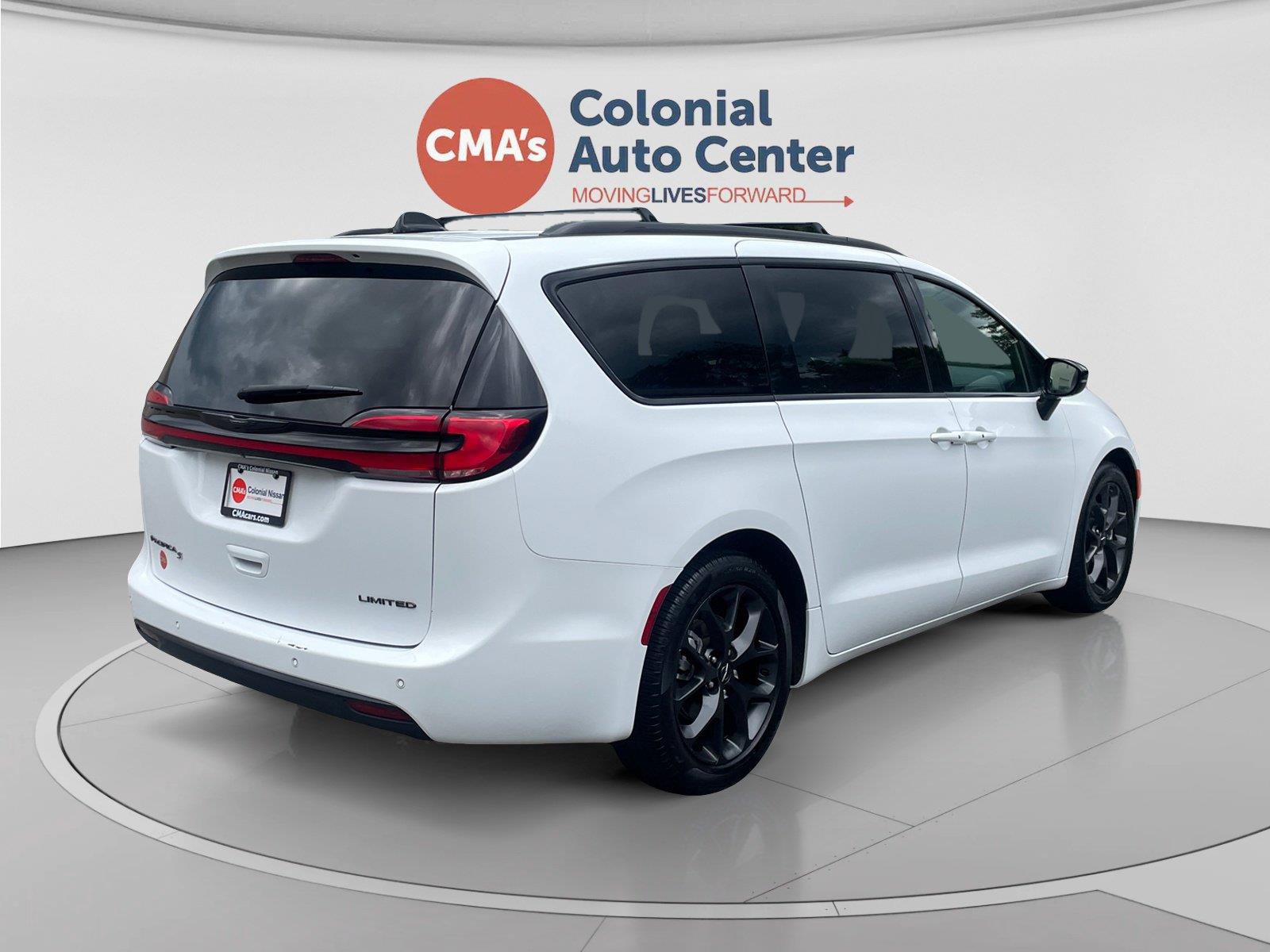 Used 2025 Chrysler Pacifica Limited FWD image 5