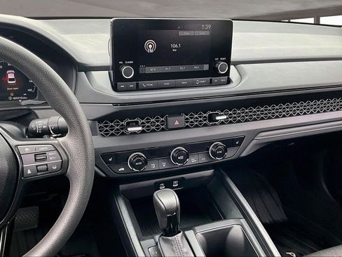 Certified 2025 Honda Accord SE image 9