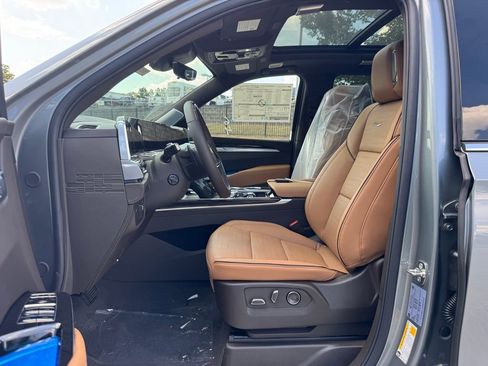 New 2026 Cadillac Escalade ESV Luxury w/ Touring Package image 20