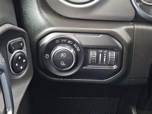 Used 2022 Jeep Gladiator Sport AWD/4WD image 25