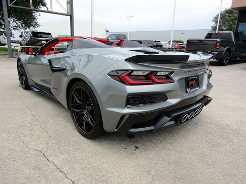Used 2024 Chevrolet Corvette Z06 w/ Stealth Interior Trim Package RWD image 7