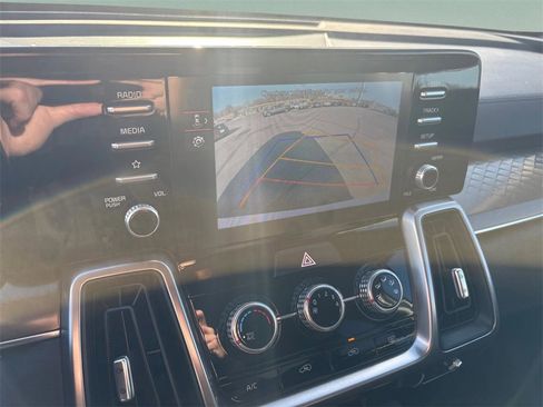 Used 2023 Kia Sorento LX image 25