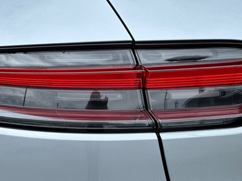 New 2026 Porsche Macan image 38