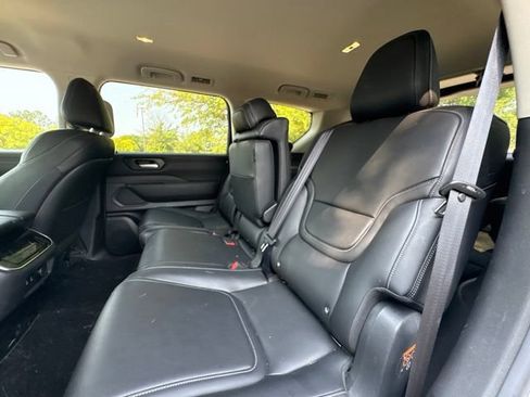 Used 2025 Nissan Armada SV AWD/4WD image 18