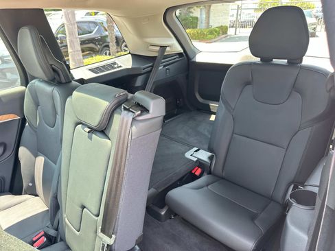 Certified 2025 Volvo XC90 B6 Plus image 23