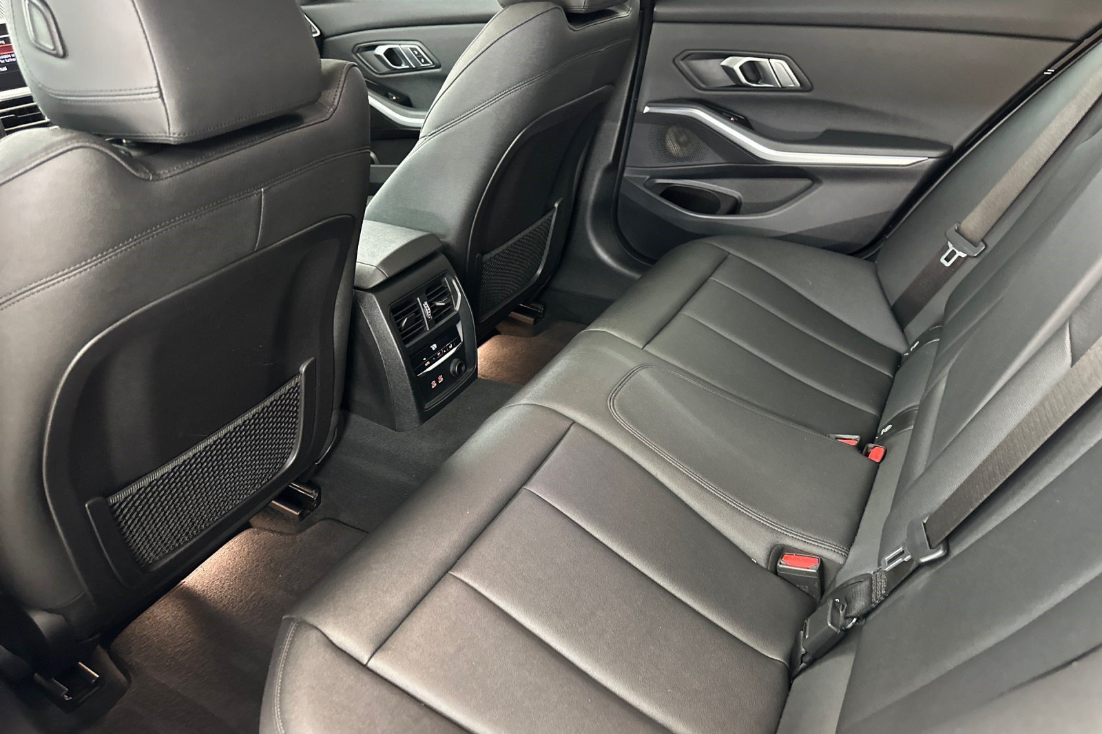 Used 2020 BMW 330i Sedan w/ Driving Assistance Package RWD image 29