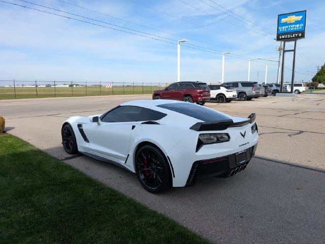 Used 2017 Chevrolet Corvette Z06 w/ Z07 Performance Package RWD image 8