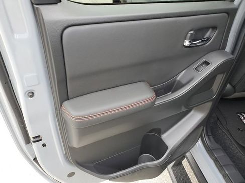 Certified 2024 Nissan Frontier PRO-4X w/ Technology Package AWD/4WD image 12