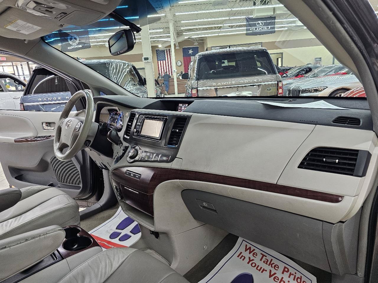 Used 2013 Toyota Sienna XLE FWD image 24