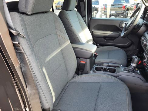 New 2025 Jeep Gladiator Willys image 10