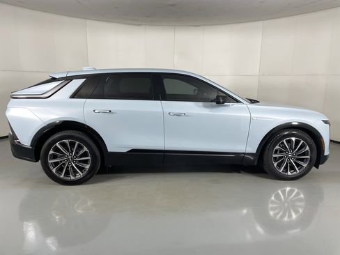 Used 2025 Cadillac Lyriq Sport image 11