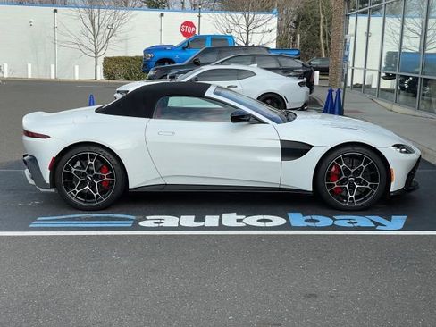 Used 2021 Aston Martin V8 Vantage Roadster image 13