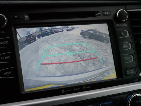 Used 2018 Toyota Highlander XLE image 30