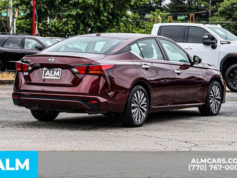 Used 2025 Nissan Altima 2.5 SV FWD image 6