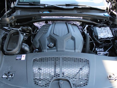 New 2025 Porsche Macan image 27