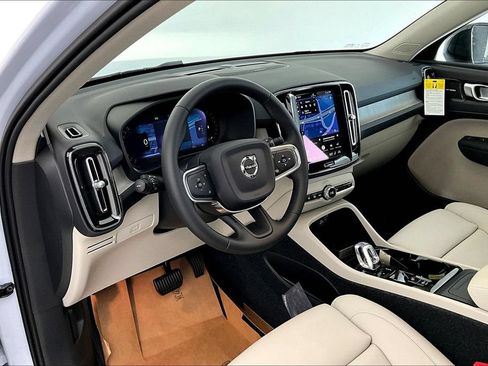 New 2026 Volvo XC40 B5 Ultra w/ Protection Package Premier AWD/4WD image 25