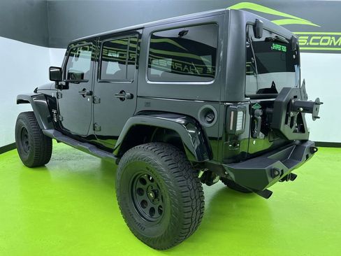 Used 2016 Jeep Wrangler Unlimited Sahara w/ Connectivity Group AWD/4WD image 7