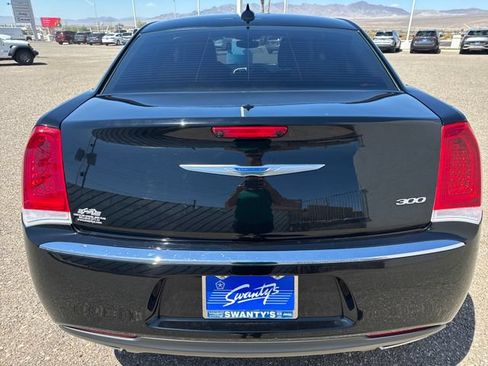Used 2023 Chrysler 300 Touring RWD image 4