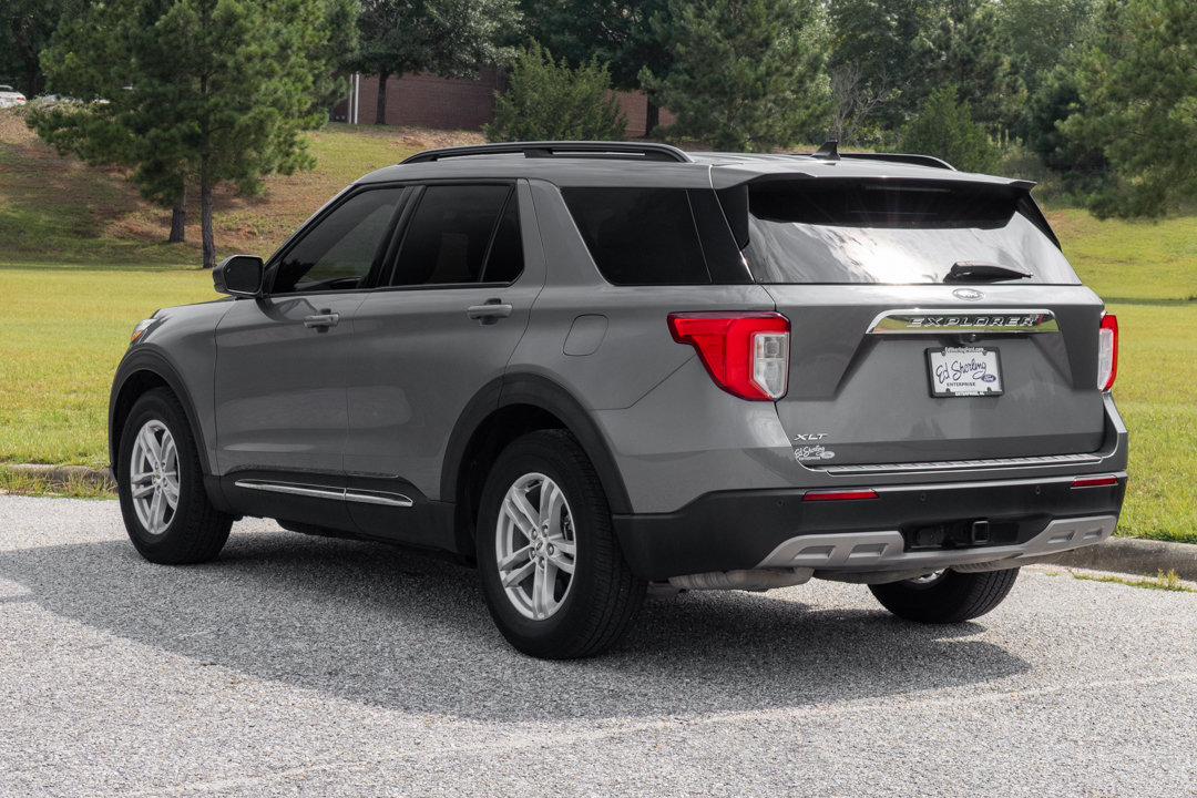 Used 2022 Ford Explorer XLT w/ Equipment Group 202A RWD image 4