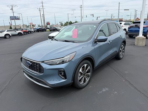 Used 2023 Ford Escape Platinum w/ Premium Technology Package AWD/4WD image 1