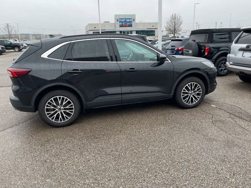 Used 2025 Ford Escape SE image 15