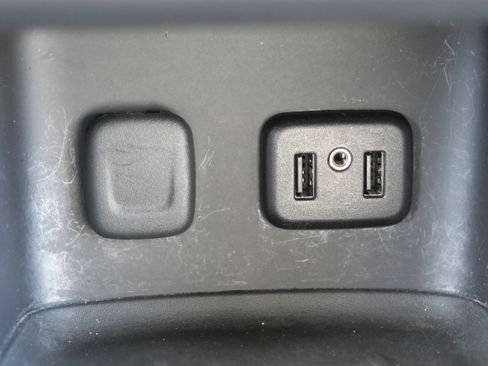 Used 2017 GMC Acadia Denali w/ Technology Package image 28