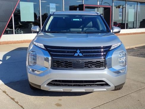 New 2025 Mitsubishi Outlander SE image 12