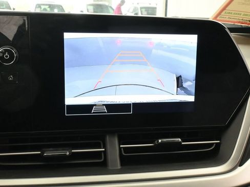 Used 2025 Chevrolet Trax LS FWD image 17