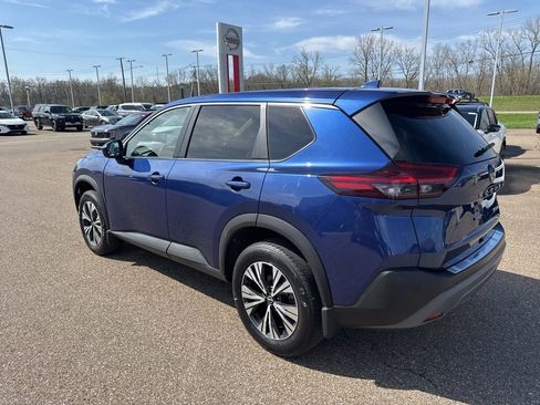 Used 2023 Nissan Rogue SV image 5