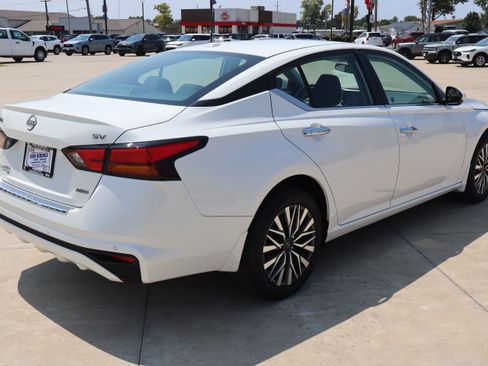 Used 2023 Nissan Altima 2.5 SV AWD/4WD image 5