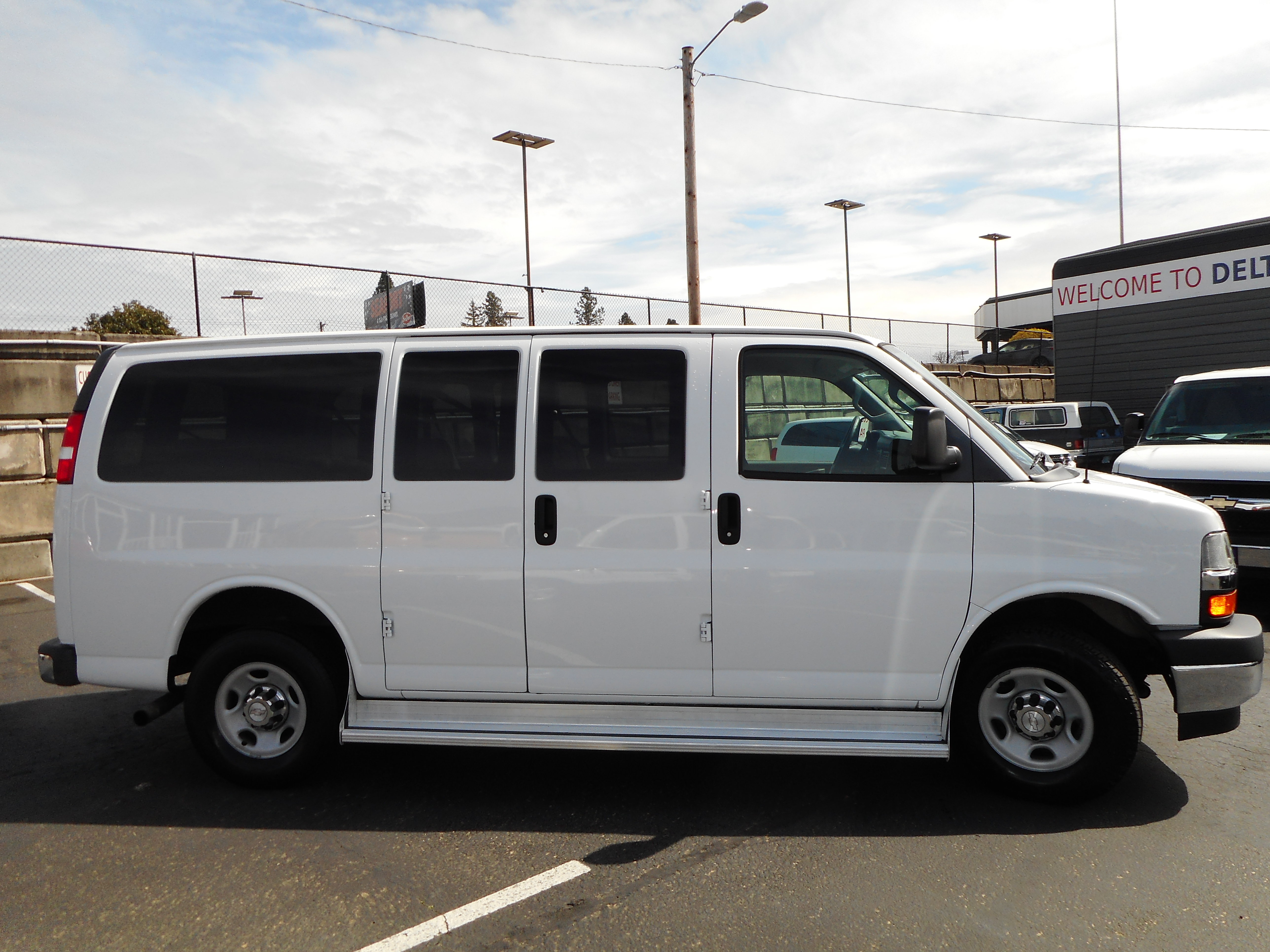 Used 2017 Chevrolet Express 3500 LT w/ LT Preferred Equipment Group RWD image 6