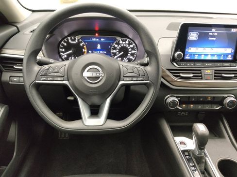 Used 2025 Nissan Altima 2.5 SV FWD image 22