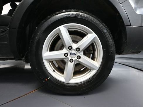 Used 2017 Ford Explorer XLT AWD/4WD image 11