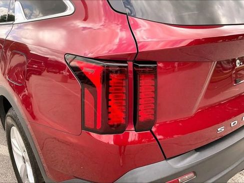 Used 2021 Kia Sorento LX FWD image 28