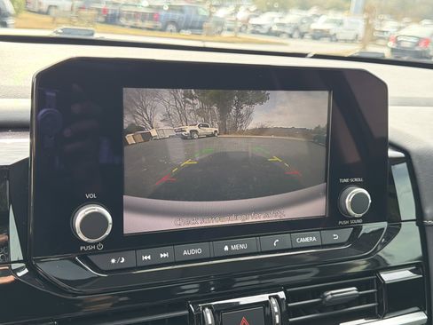 Used 2022 Nissan Pathfinder SV w/ SV Premium Package image 28