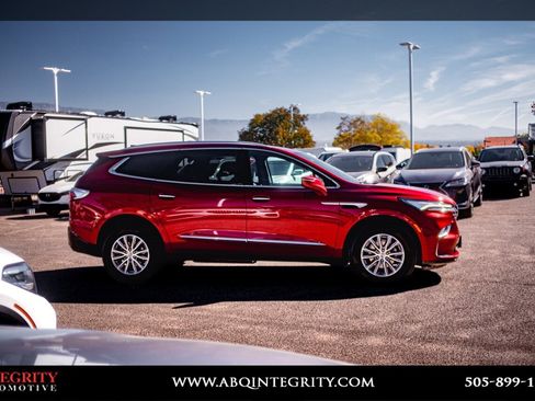 Used 2023 Buick Enclave Essence image 8