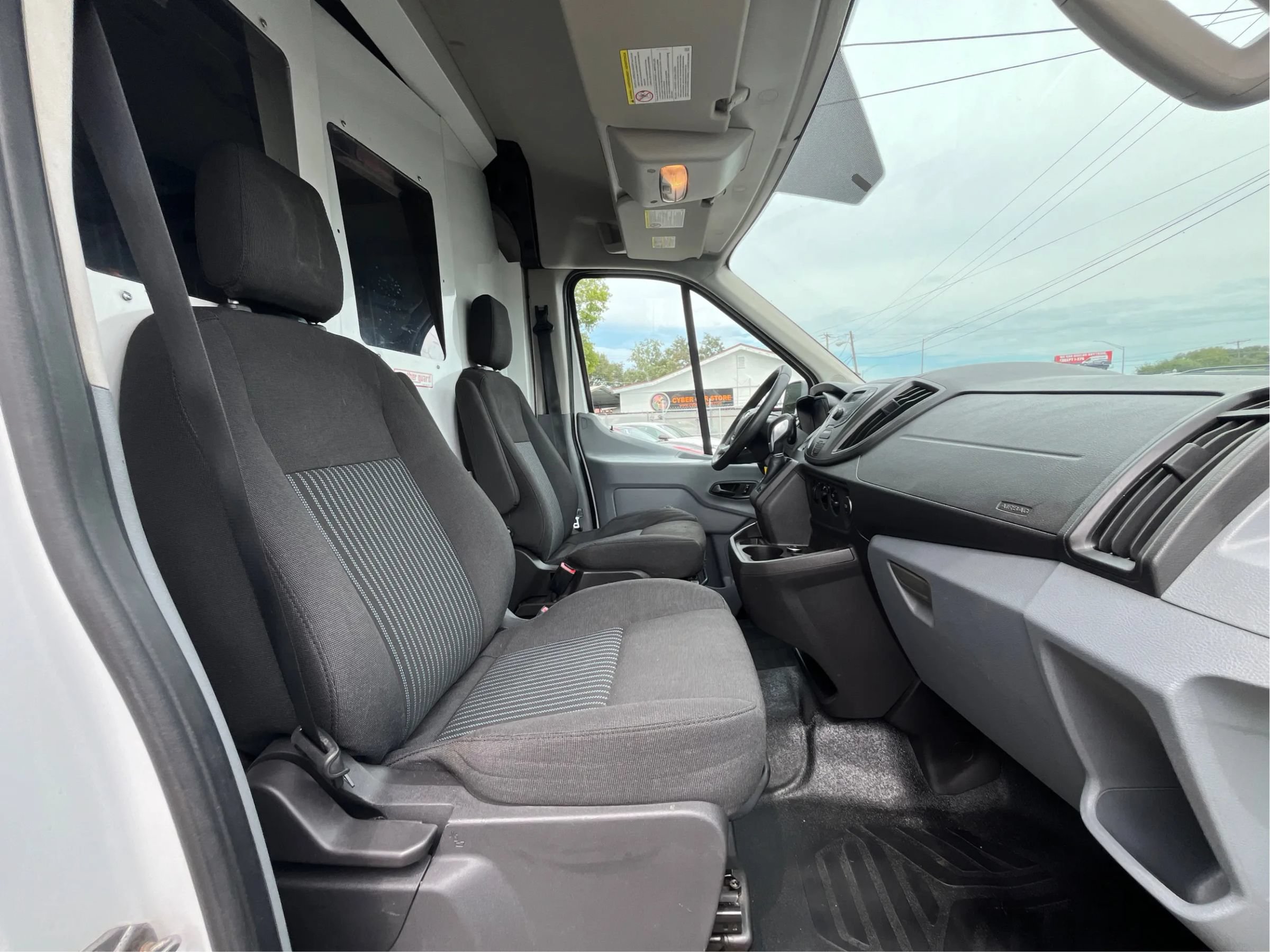 Used 2015 Ford Transit 250 148 Medium Roof RWD image 22
