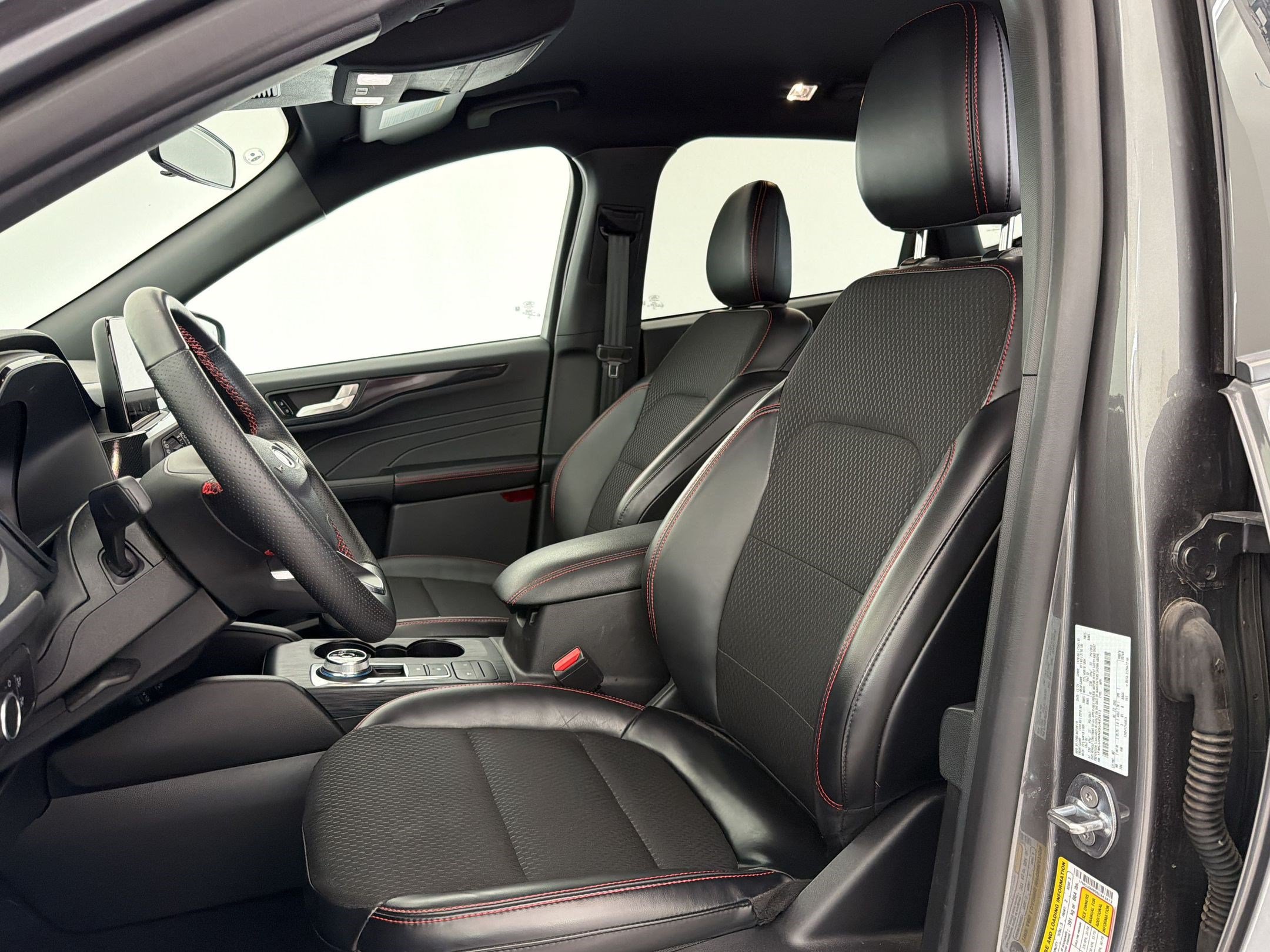 Used 2025 Ford Escape ST-Line FWD image 5